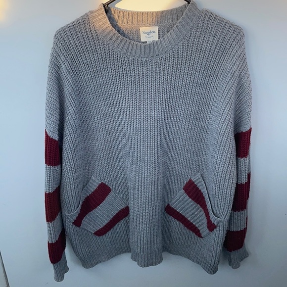 Hayden Sweaters - Gray and dark red/burgundy knitted sweater